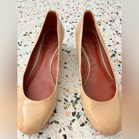 Tory Burch low heel. Size 8 - Picture 3 of 5